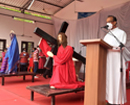 Mangaluru: Derebail parishioners partake in Live Stations of Cross & Reflections